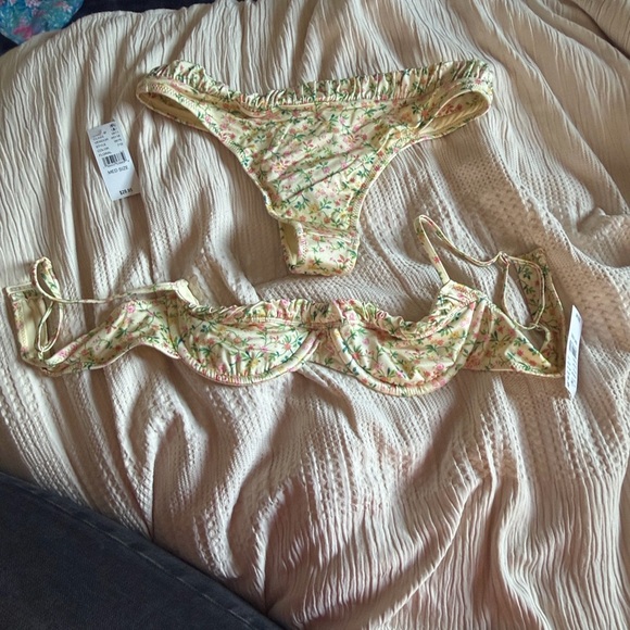 Floral Underwire High-Cut Bottoms - White/Multicolor - Picture 3 of 3